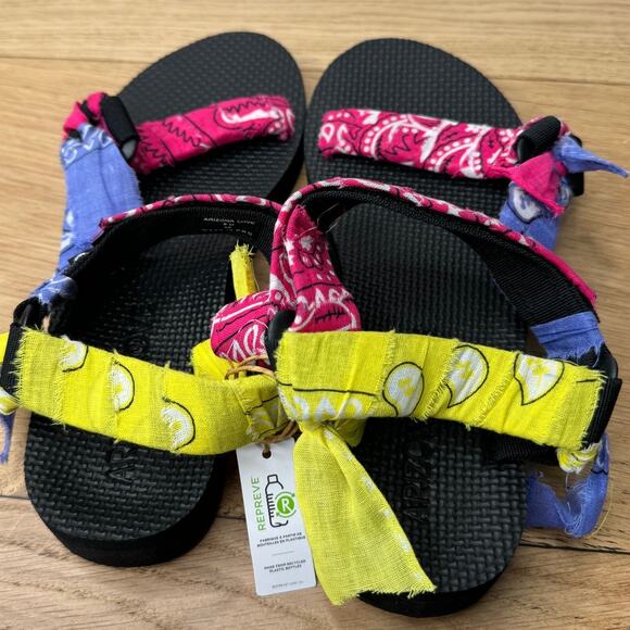 NWT Arizona Love Trekky Multi-Color Strappy Open Toe Bandana Sandal, Size 38 - Picture 3 of 6